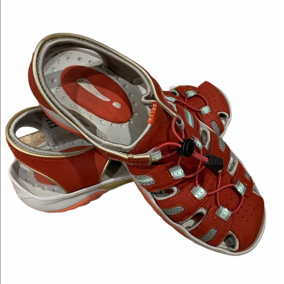 clarks hiking sandals